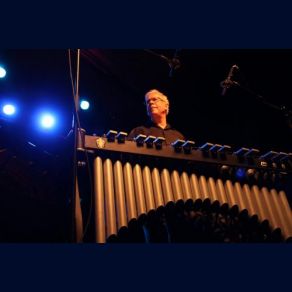 Download track One Note Ahmad Jamal, Chick Corea, Gary Burton, George Shearing, Steve Swallow, Eberhard Weber, Astor Piazzolla, Makoto Ozone, Eddie Daniels, Keith Jarret