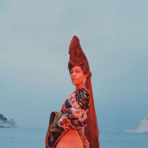 Download track I'm An Island Lafawndah