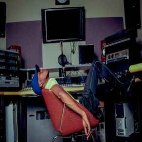 Download track Build A House Zu'theproducer