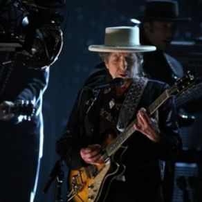 Download track Tryin' To Get To Heaven Bob Dylan