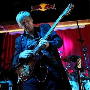 Download track One Step Over The Line Coopdeville, Marc Cooper